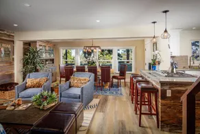 Cottage historique | Luxe Remodel, vue sur le lac, Dock, Beach Club, dans le village - Image 2