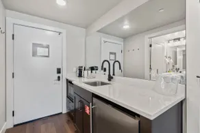 Luxury Black Rock Resort Suite, Unit B - Image 4