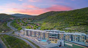 Luxury Black Rock Resort Suite, Unit B - Image 2