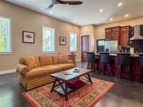 Schoolhouse: Dog-friendly, Large Yard, near Purina - Image 4