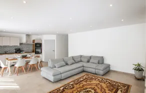 Gorgeous home in Die with house a mountain view - Image 4