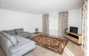 Gorgeous home in Die with house a mountain view - Image 3