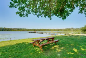 Walk to Cranberry Lake: Quaint Family Cottage - Image 2