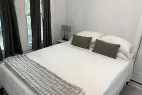 Cozy Coastal Retreat N Lake Ontario Sleeps 8 - Image 2