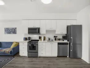 Stylish 1BR Condo in Prime Location with Parking and Wi Fi - Image 3