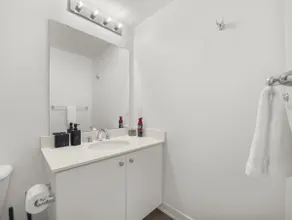 Stylish 1BR Condo in Prime Location with Parking and Wi Fi - Image 5