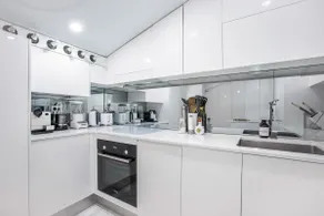 Upscale 1BR in Kirribilli with private Terrace - Image 5