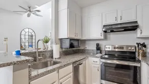Downtown Condo - 2BR 2BA Walk to Everything - Image 2