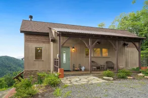 Acorn Ridge: Scenic mountain retreat with hot - Image 5