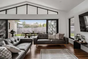 Luxury On Lakeside - Image 5
