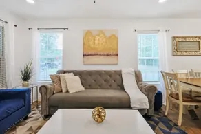 Royal living with Green Wall & King Chair-Near DT! - Image 4