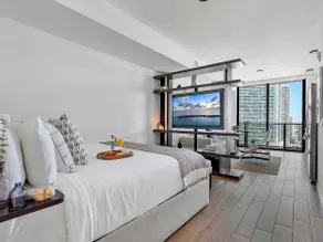 High-Floor Studio with Best City View in Miami - Image 2