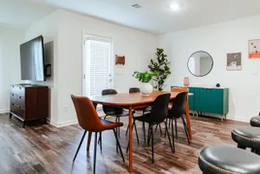 Modern 4BR Near UA | King Suite | Fire Pit - Image 4