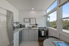 Downtown Views, FREE Parking, Travel Pro Ready! - Image 4
