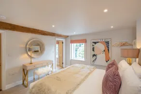 The Granary – Elegant Countryside Retreat - Image 5