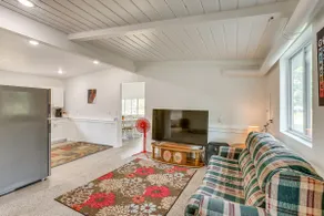 Pet-friendly Retreat: Over 3 Acres in Baldwin! - Image 5