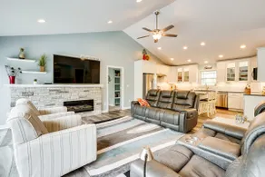 4 Mi to Dtwn: Ohio River Valley Home w/ Deck! - Image 3