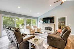 4 Mi to Dtwn: Ohio River Valley Home w/ Deck! - Image 4
