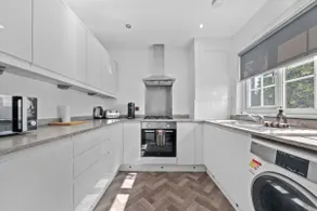 4 Bedroom Cottage in North Lanarkshire with Free Parking - Long Stays Available - Image 3