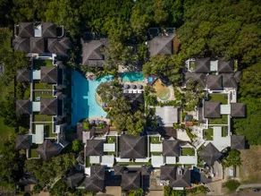 329 Contemporary Apartment in Beachfront Resort Palm Cove - Image 2