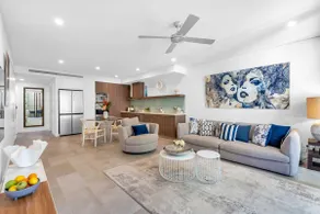 329 Contemporary Apartment in Beachfront Resort Palm Cove - Image 4