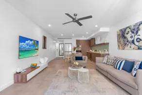 329 Contemporary Apartment in Beachfront Resort Palm Cove - Image 5