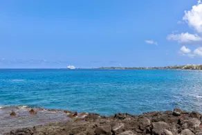 Casa Aloha Designer Condo w Oceanfront Pool - Image 3