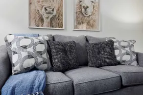 Cozy TownHome 4 BR Sleeps 10, Mins to Stadiums - Image 4