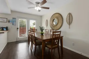 Cozy TownHome 4 BR Sleeps 10, Mins to Stadiums - Image 5