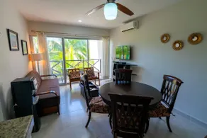 1 block from the Ocean, comfy condo with pool view - Image 2