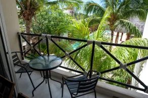 1 block from the Ocean, comfy condo with pool view - Image 3
