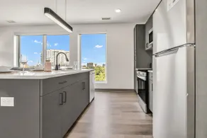Modern & Elegant 2BR | Cleveland Clinic - Image 3