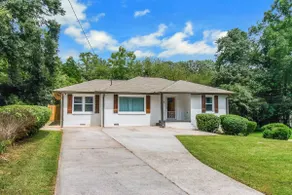 Stylish 4 bed, 3 bath Home Close To Airport - Image 2