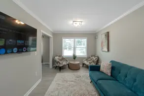 Stylish 4 bed, 3 bath Home Close To Airport - Image 3