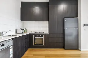 Northcote 3-Bed Townhouse Near Cafés & Shops - Image 5