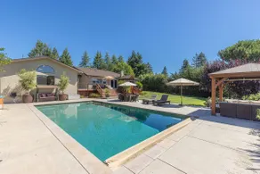 Sweet Haven Countryside Retreat, Saltwater Pool - Image 5