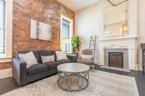 The Officer-Chic 1 bedroom on the Historic Square - Image 3