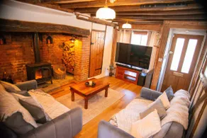 Entire Home in Crawley near Gatwick Airport - Image 4