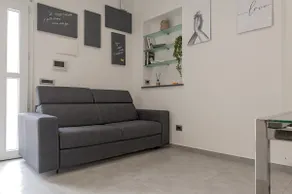 Homiday - Grey Apartment - Free Parking - Image 5