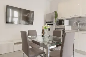 Homiday - Grey Apartment - Free Parking - Image 3