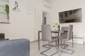 Homiday - Grey Apartment - Free Parking - Image 4