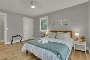 The Golden Retreat| 2 Master Suites| Remodeled - Image 5