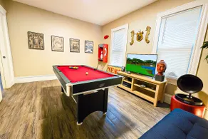 Space For Large Groups! Pool Table! Huge 5 Bdrm - Image 4