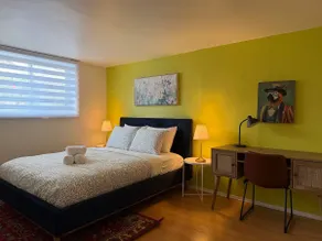 Comfortable 3BR Apt with included a parking spot - Image 5