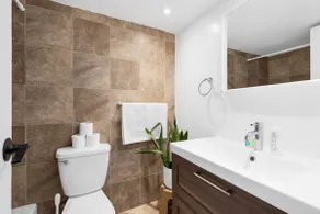 Downtown Montreal Horizon Suite With Parking - Image 5