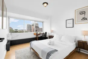 Downtown Montreal Horizon Suite With Parking - Image 3