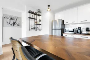 Downtown Montreal Horizon Suite With Parking - Image 4