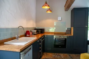 Romantic Couples Retreat - Hot Tub - Rhosneigr - Image 2