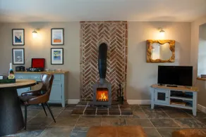 Romantic Couples Retreat - Hot Tub - Rhosneigr - Image 3