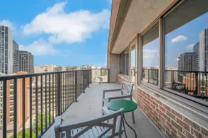 DCA SUITE-Sleeps 8-Balcony-Parking-Exec Stays - Image 4